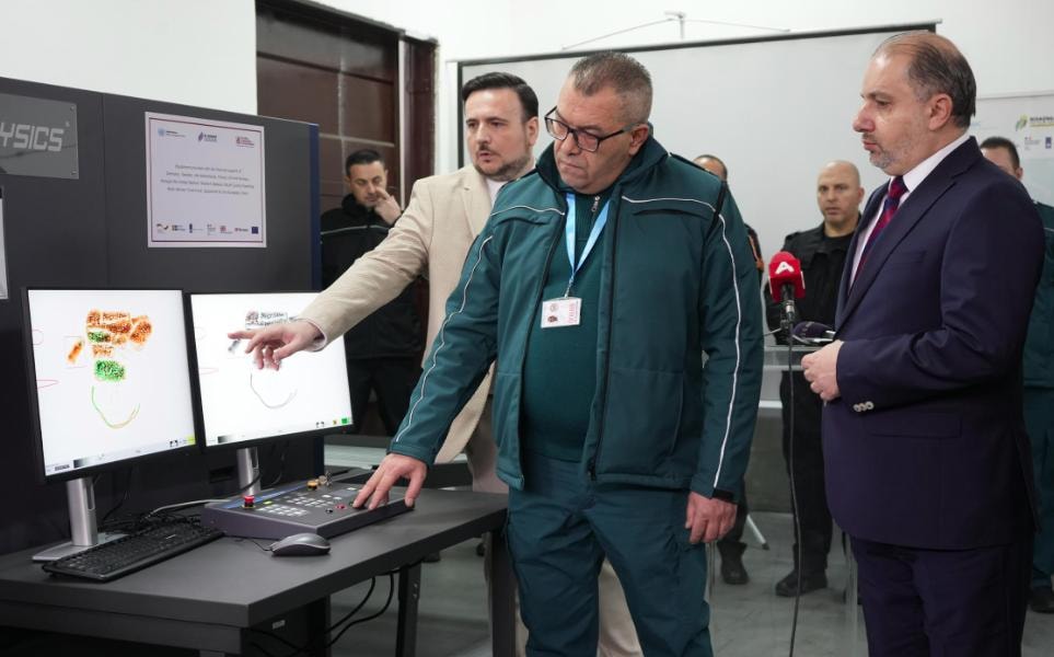 Крај на шверцот во пратки: Нов скенер во поштата ќе детектира оружје, дрога и експлозиви