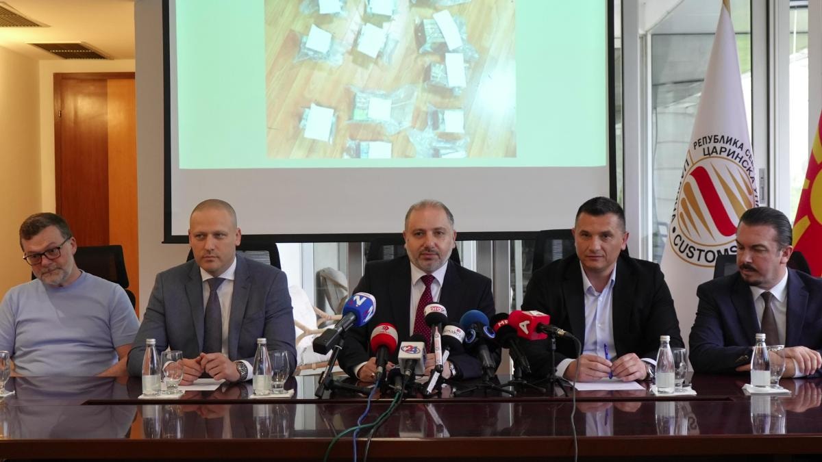Историски рекорд на Табановце: Царината заплени половина милион евра скриени во минибус