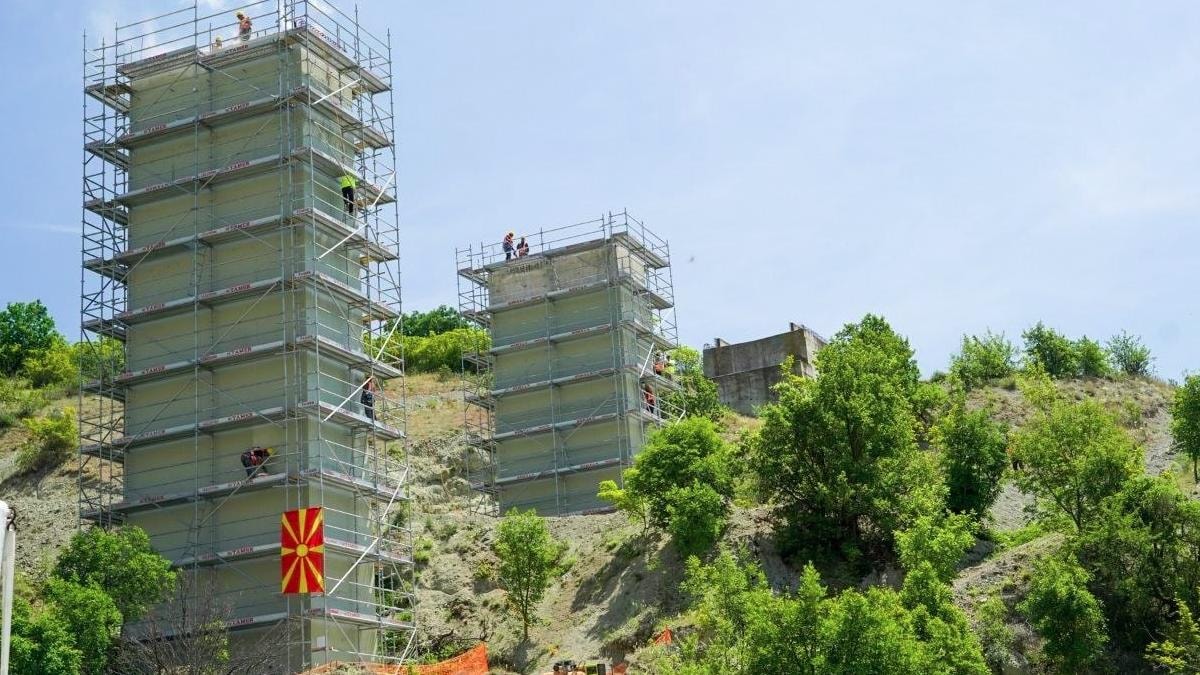 Инженерски подвиг: На втората делница од пругата кон Бугарија се градат столбови високи 61 метар