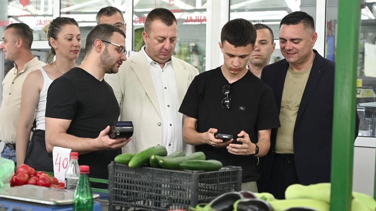 Секоја тезга со свој баркод: Кавадарци го дигитализираше Зелениот пазар за подобра контрола и наплата
