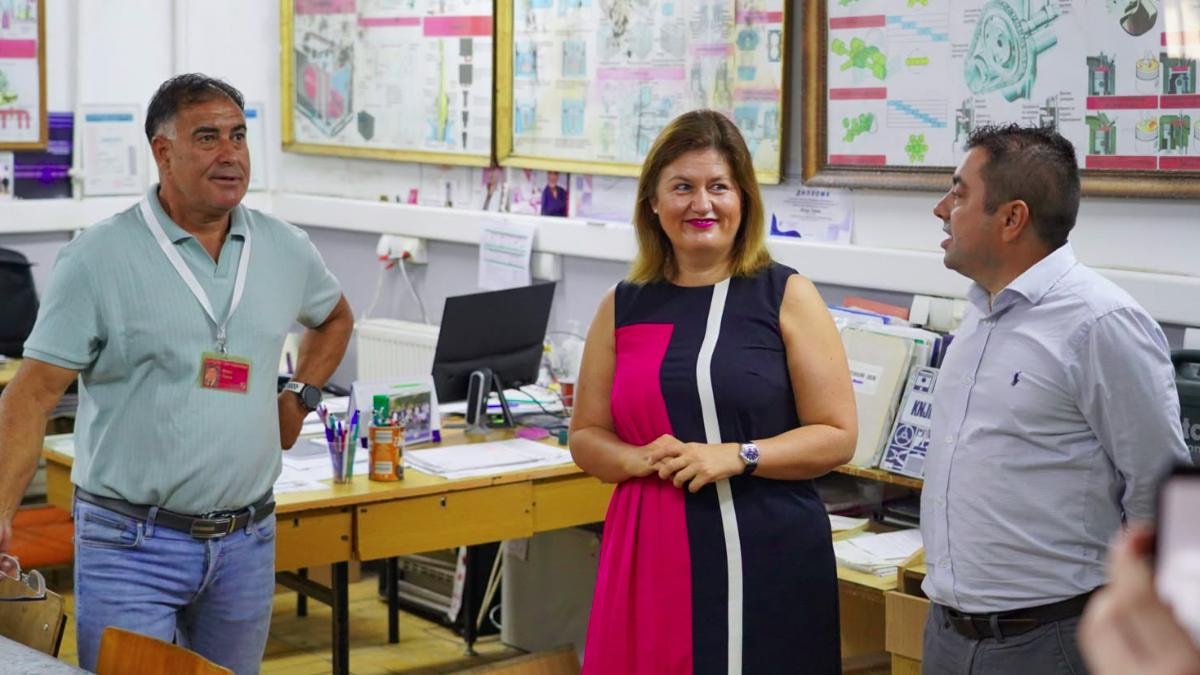 Божиновска од Велес: На Македонија ѝ се потребни инженери, техничари и електричари
