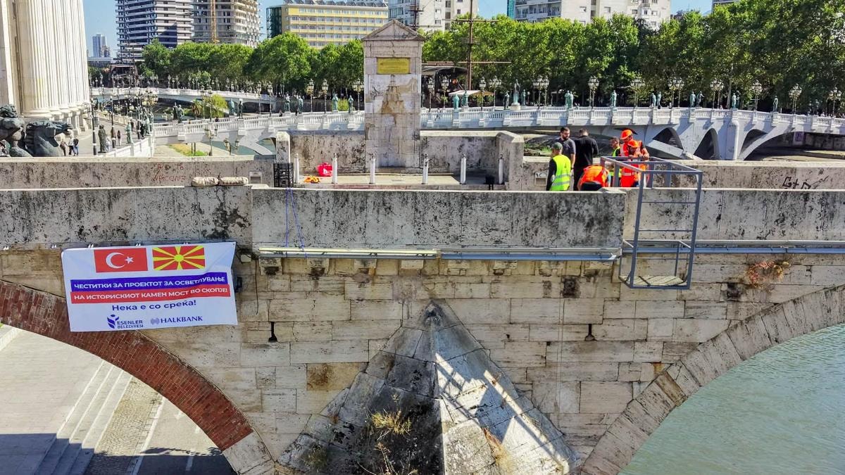 Започнаа активностите за ново архитектонско осветлување на Камениот мост во Скопје