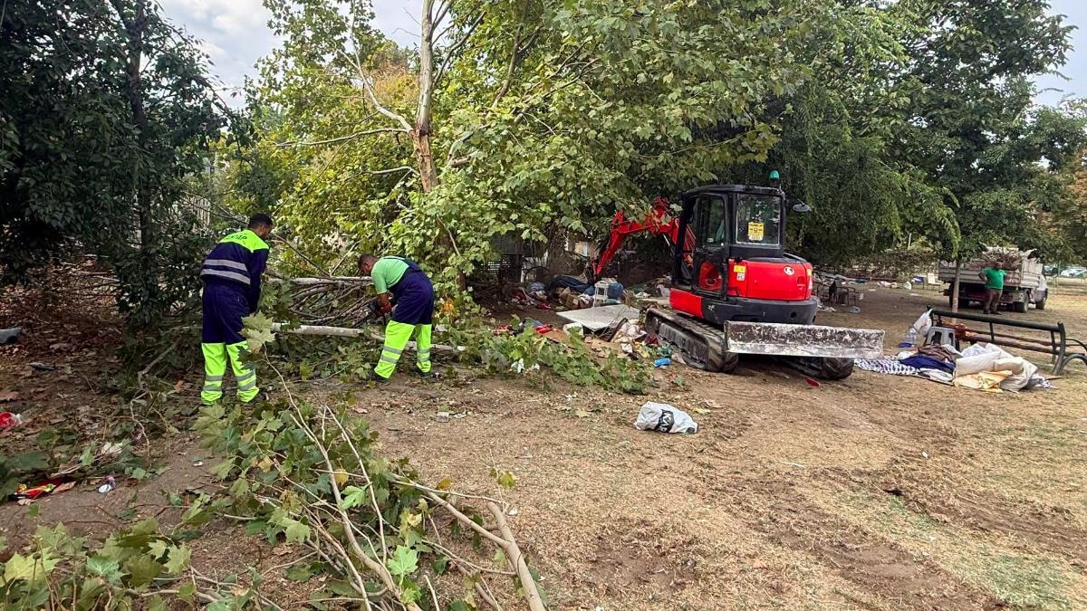 Расчистен Паркот на новинарите во Центар: Герасимовски побара итна реакција од МТСП за бездомните лица