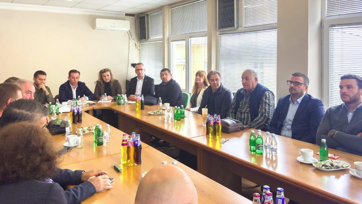Во претстојната реколта се очекува откуп на околу 28 милиони килограми тутун: Министерот за земјоделство во посета на Прилеп