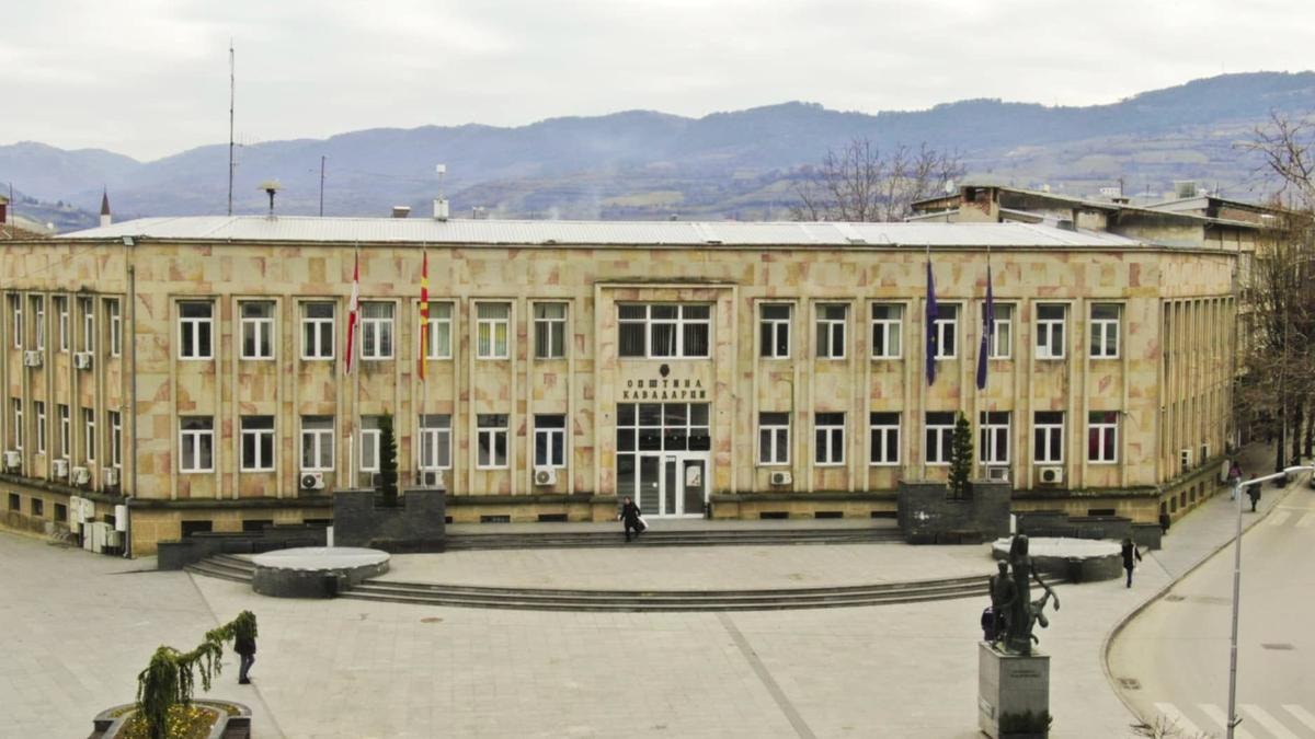 Општина Кавадарци започна со исплата на финансиска поддршка за првачињата, наградените ученици и нивните ментори