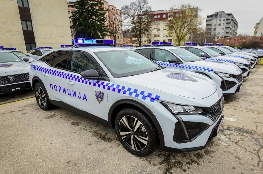 Mакедонската полиција доби 120 нови службени возила од брендот „Peugeot 408“