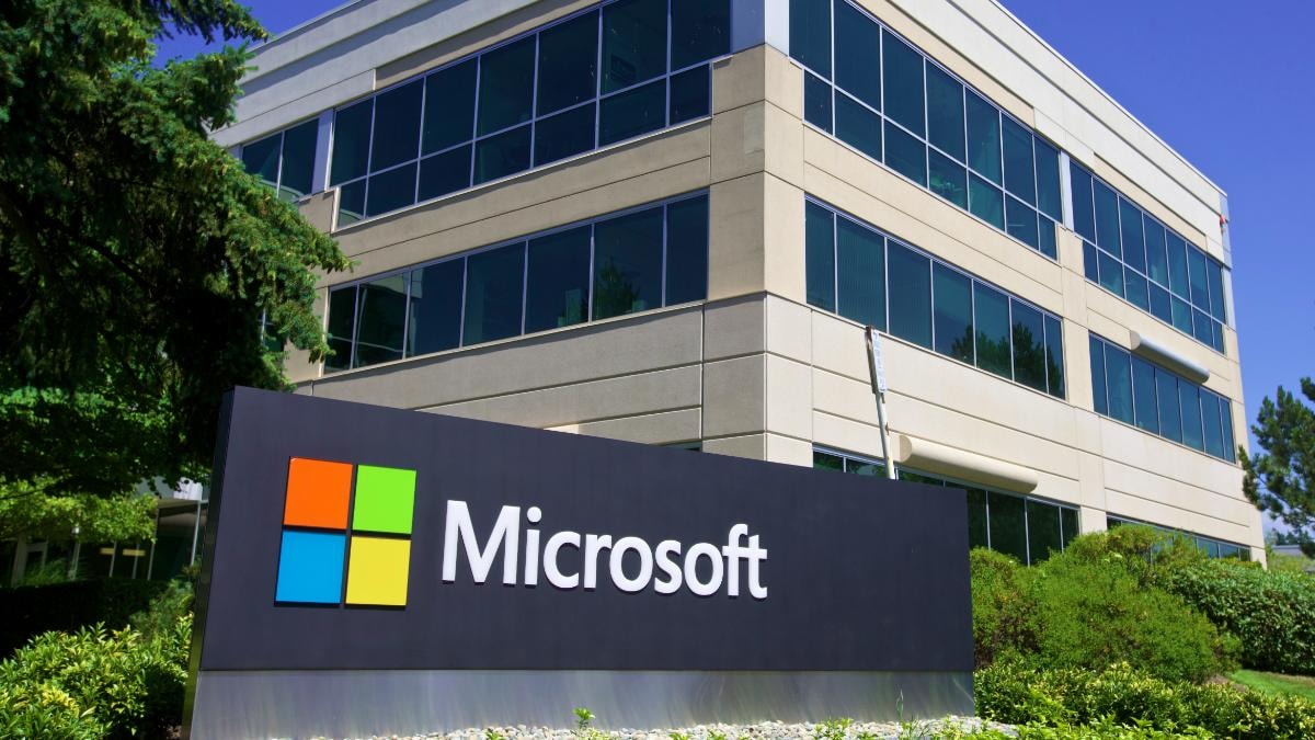 Microsoft отпушта илјадници вработени и продава студија за развој на видеоигри