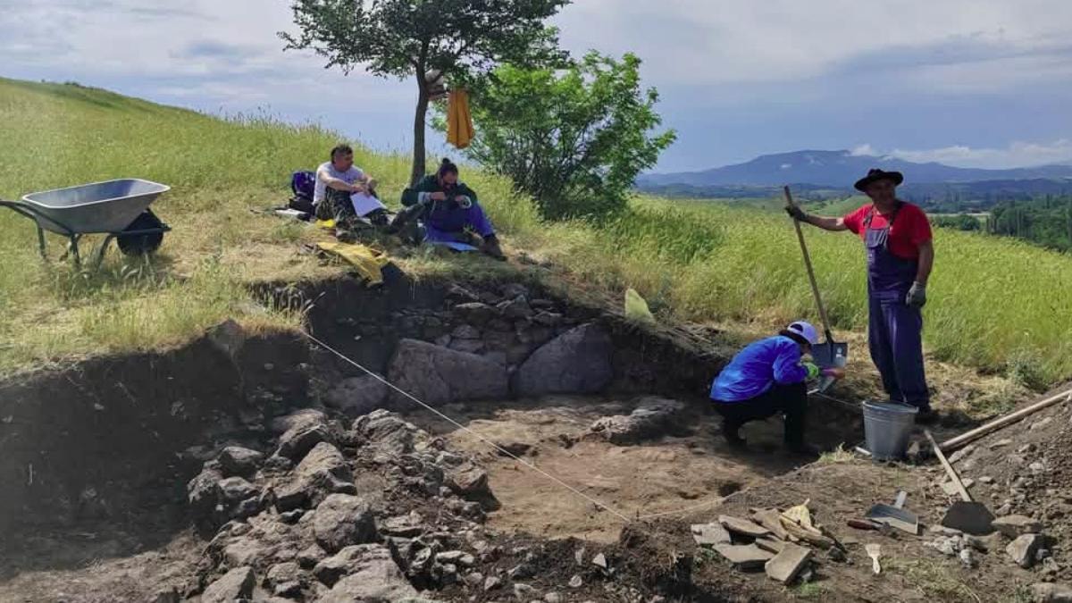 Во Младо Нагоричане се пронајдени остатоци од античко светилиште и луксузни предмети споредливи со оние од кралските гробови во Пела и Ајга