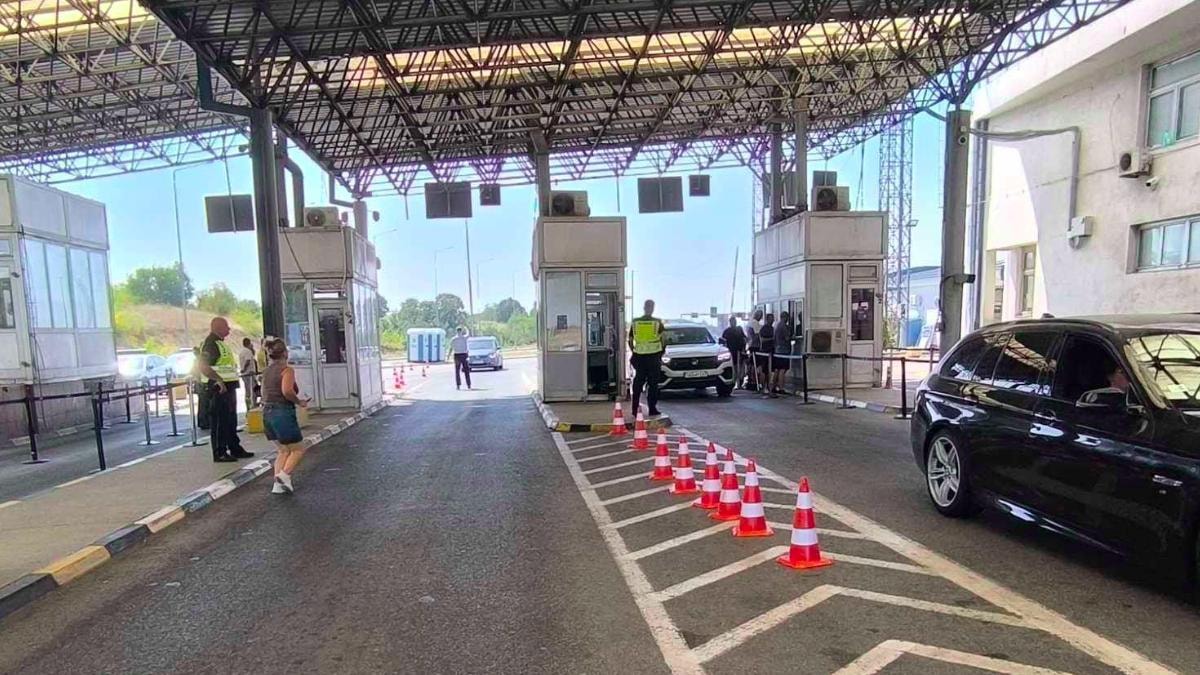 МВР: Пуштена во употреба апликацијата „Безбеден град“ за странци, нормализиран е сообраќајот на граничниот премин „Табановце“