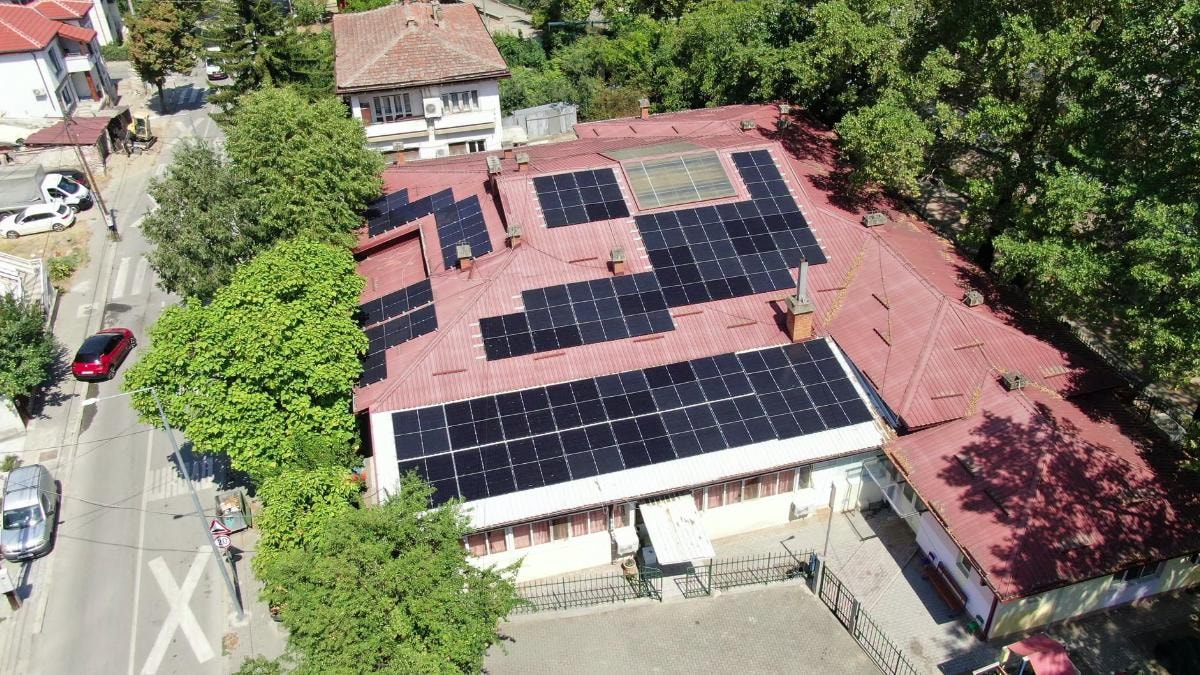 Кавадарци инсталира фотоволтаици на 12 јавни објекти за заштеда на струја и поголема енергетска ефикасност