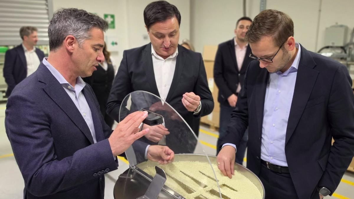 Производство на медицинско стакло во новиот погон на „Гересхајмер“: Директорот на ТИРЗ во работна посета на компанијата