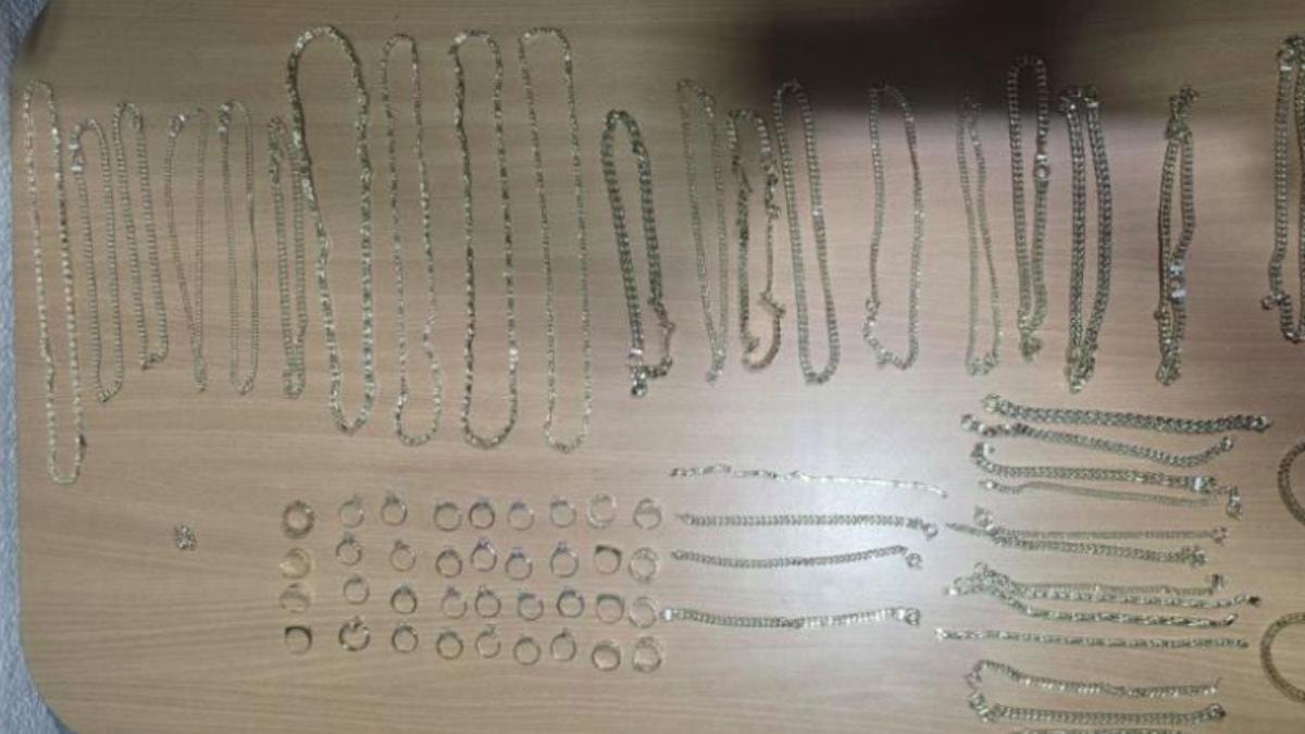 Спречен обид за криумчарење златен накит вреден 4 милиони денари на ГП „Богородица“