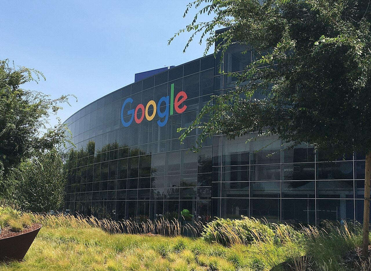 Европската комисија го казни Google со 2,95 милијарди евра